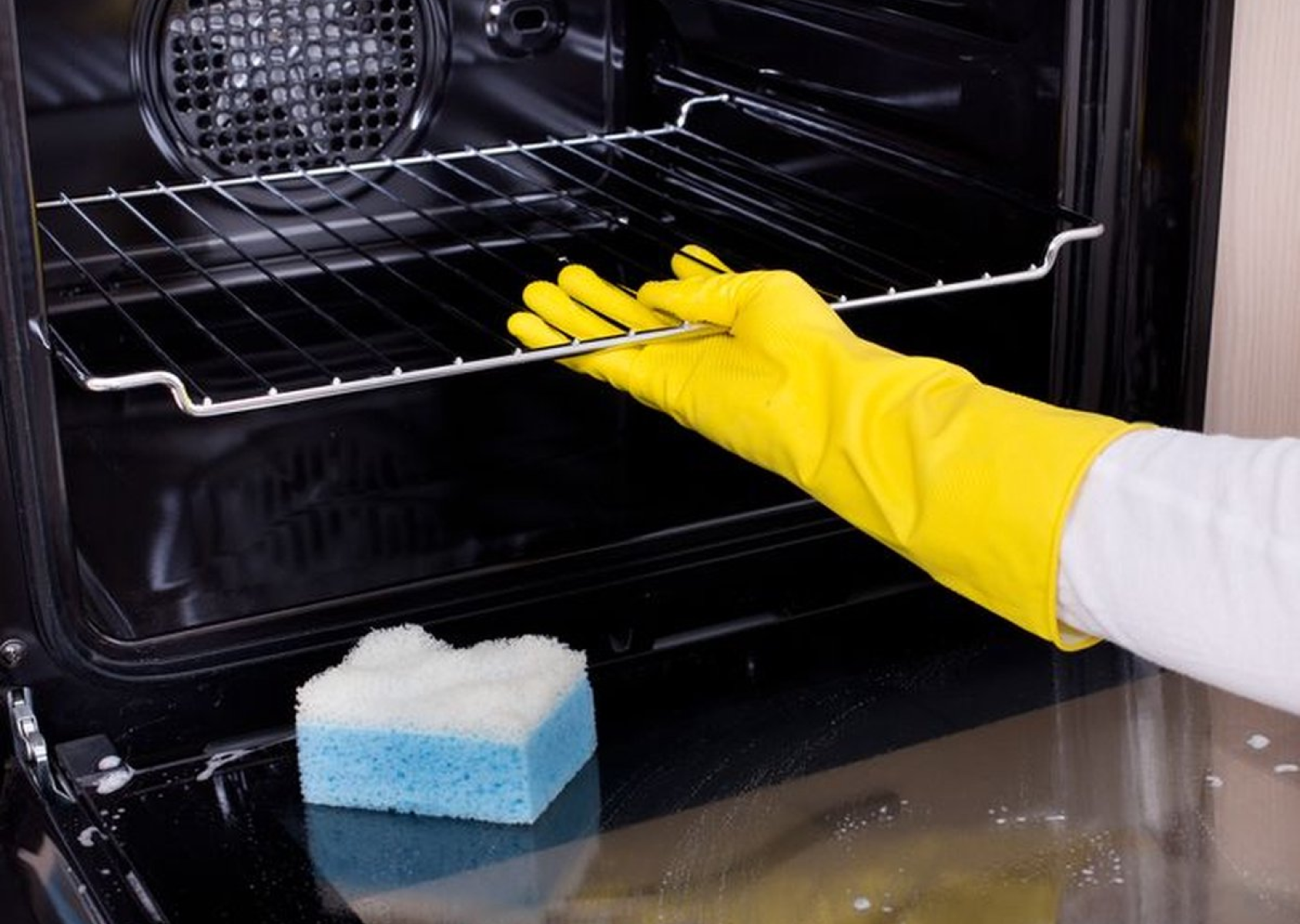 How to Clean a Burnt Oven? Effective Cleaning Methods